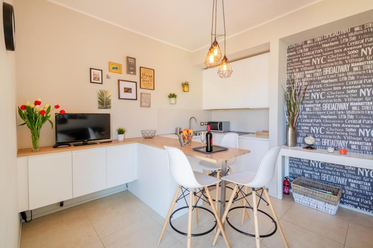 Angel'S Traveller'S Apartment Parma Bagian luar foto