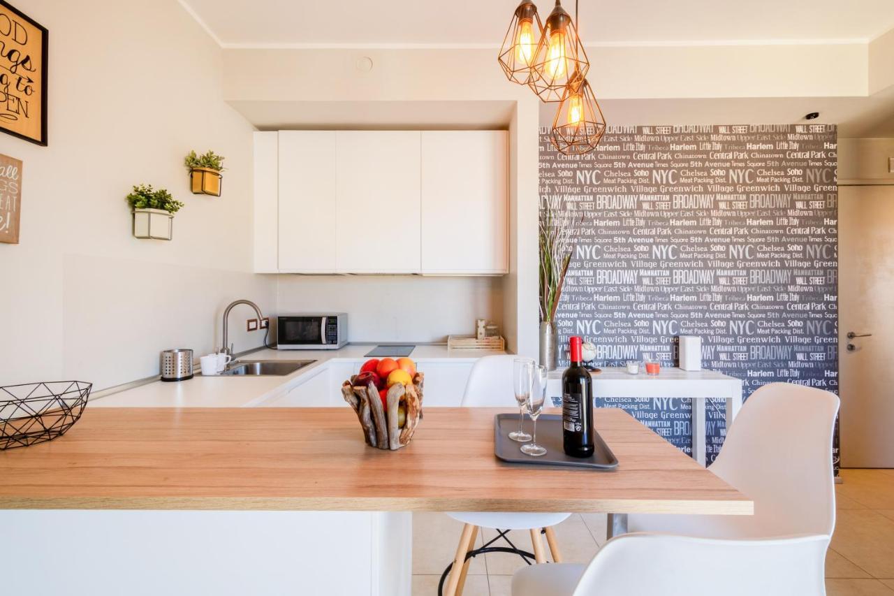Angel'S Traveller'S Apartment Parma Bagian luar foto