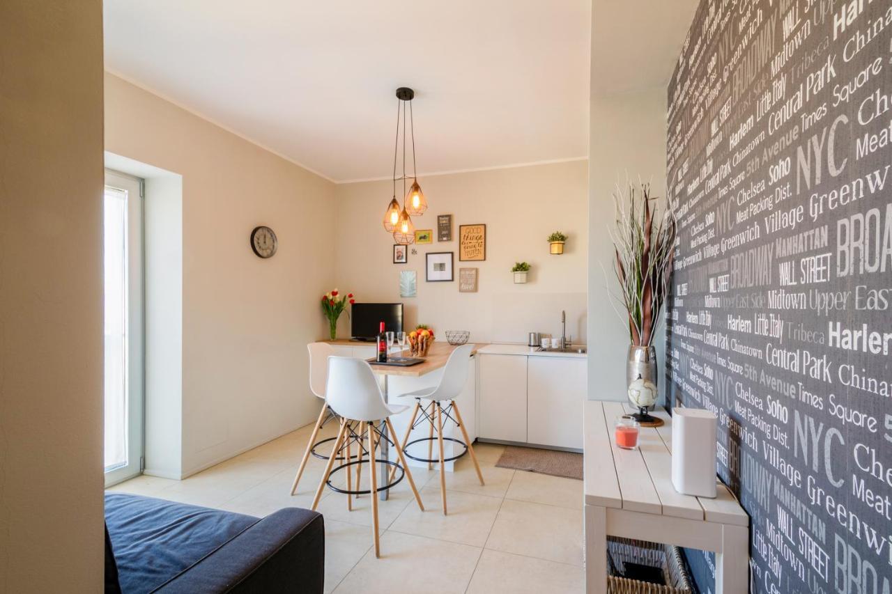Angel'S Traveller'S Apartment Parma Bagian luar foto