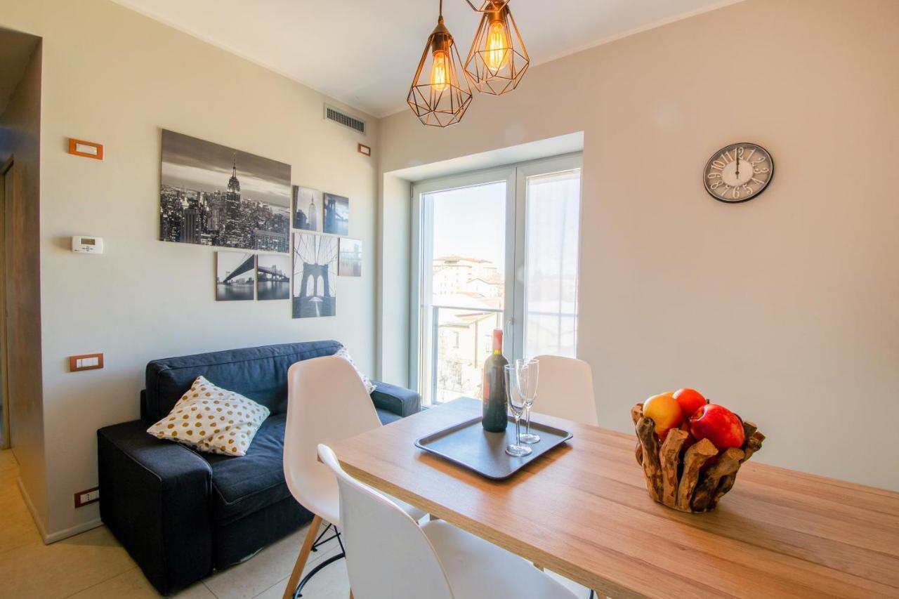 Angel'S Traveller'S Apartment Parma Bagian luar foto